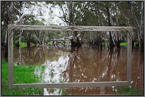 wimmerariver horsham victoria australia pc3400 river water flood storms rain weir bridges trees canon