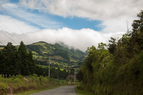travel mountain clouds vanishingpoint nikon costarica driving fields nikkor alajuela d90 nikond90 18105mmf3556gedafsvrdx