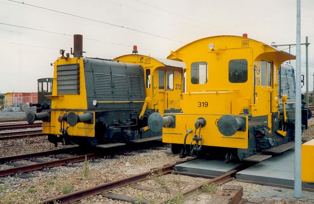 NS Diesellocomotive N° 319 and 213 in the station of Hoek van Holland.