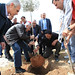 رئيس الوزراء الدكتور سلام يزرع اشجار زيتون في قرية باب الشمس - بمناسبة يوم الارض