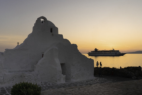 mikonos grèce gr sunset sea church panagiaparaportiani ship people