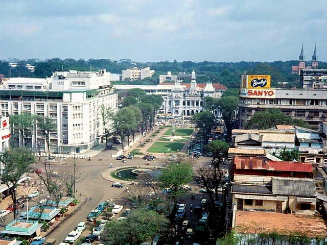 Saigon 1967 - Nguyen Hue and Le Loi streets during the day . . .