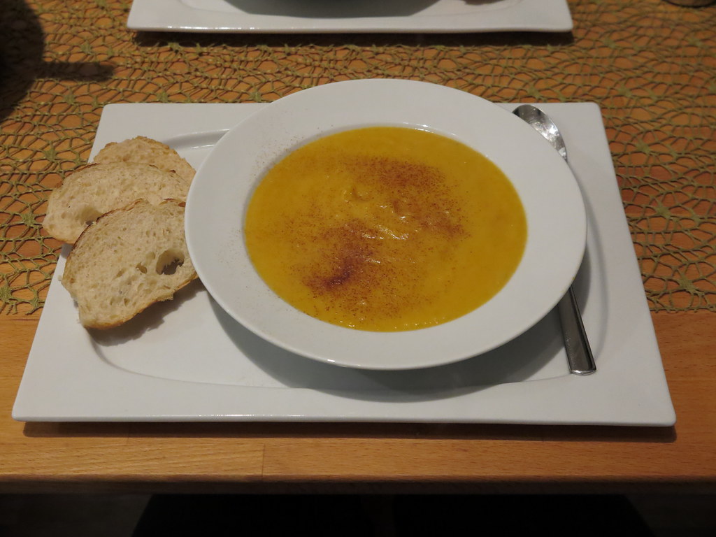 Butternut-Kürbis-Suppe mit Süßkartoffeln, Möhren und Zimt | Flickr