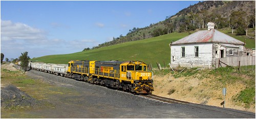 australia tasmania train tasrail diesellocomotive dq dqclass gm emd ballasttrain trainsintasmania stevebromley dq2012 dq2001 lowdina scene scenery tasmanianscenary tasmaniancountryside
