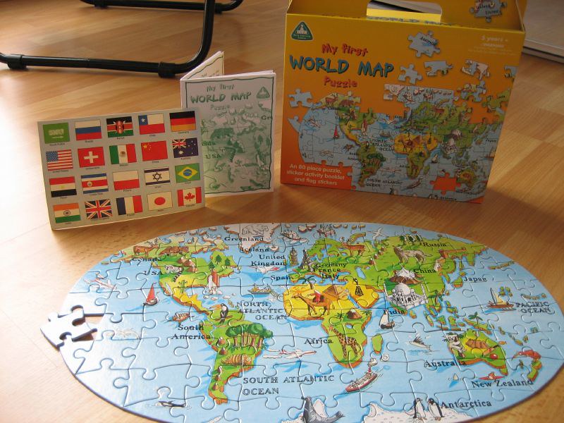 Puzzle monde avec drapeaux, autocollants et carnets : 3€