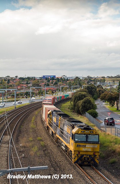 NR98-NR8 on 3BM2 to Melbourne at Coolaroo (1/5/2013).