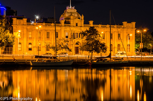 australia nikon d7000 reflection tasmaina hobart long exposure night lights building water harbour