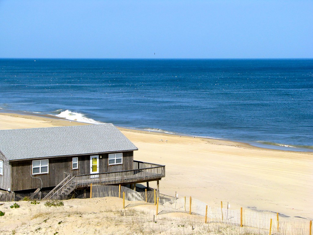 The Beach at Nags Head North Carolina on a Spring afternoon. Photo by Howderfamily.com; (CC BY-NC-SA 2.0)