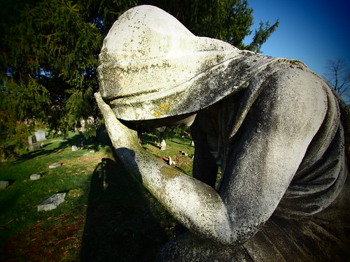 kevin kemmerer statue cemetary wideangle olympus omd em5 panasonic 714mm hooded woman unedoted sooc artfilter artmode closeup headinhands sad despair mourn grief sorrow sadness remember lost loved ones mourning somber dismal depressing grave unedited
