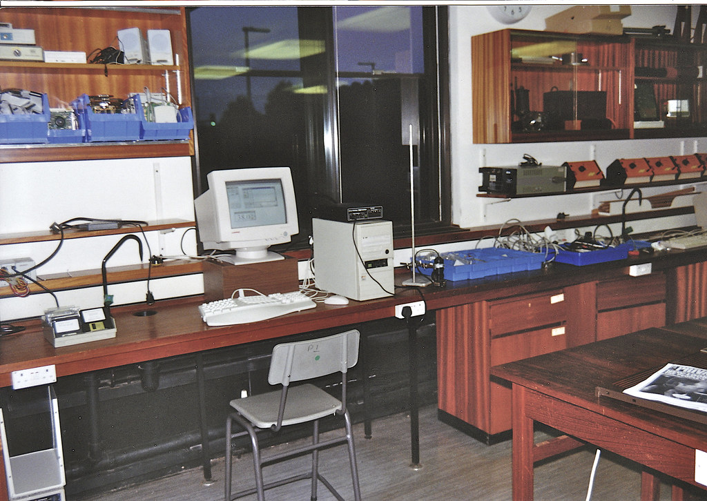 Lab P1, Oct 2000 | Physics lab P1, north east side, in Octob… | Flickr