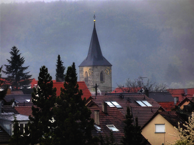 Spätgotische Georgskirche in Bonlanden / Filderstadt - alte Dorf-idylle bei Niesel-Regen
