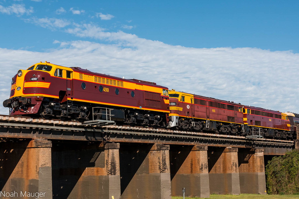 42101, 4486 and 4464 Crossing Menange Bridge. | noahmauger | Flickr