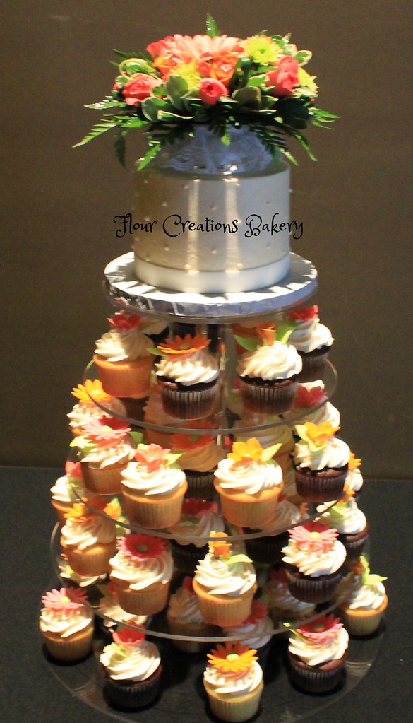 Wedding Cupcake Tower | Wedding cupcake tower with fondant r… | Flickr