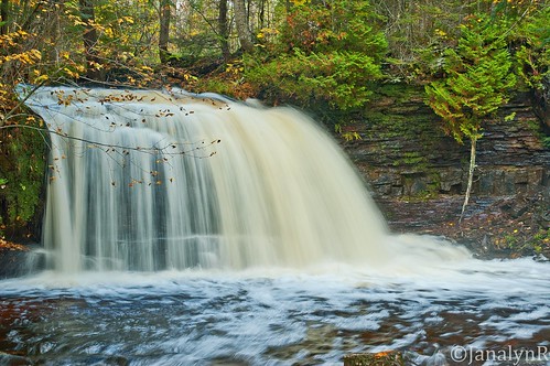 michigan lakes chatham waterfalls rivers streams upperpeninsula rockriver munising rockriverfalls geotag4641756586984339