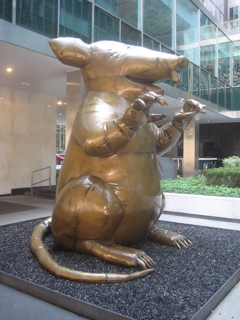 Lever House Bldg Strike Rat Bronze Statue 0253