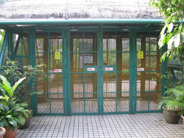 KL Bird Park: entrance to the aviary