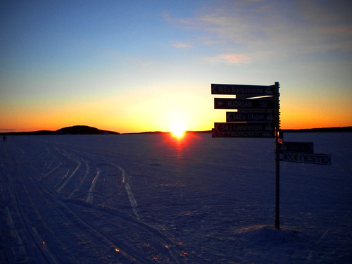 sun lake ice sunrise finland frozen inari nowhere lapland artic artico articcircle lapponia napapijri directiion cirolopolareartico