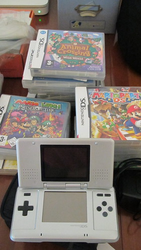 Nintendo DS (1rst version) + 13 videogames - 50$ | by Christine&Nicolas