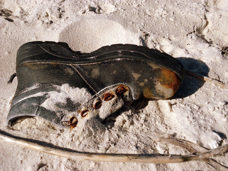 Old boot | An old boot lying in the sand on the beach | Ian Barbour ...