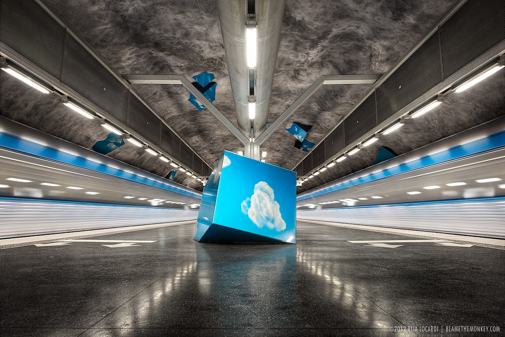Включи красивую станцию. Метро в Скандинавии. Stockholm Metro Stations. Метро в Швеции. Подземная галерея.