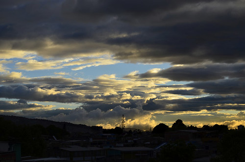 azul atardecer colombia bogotá negro amarillo nubes