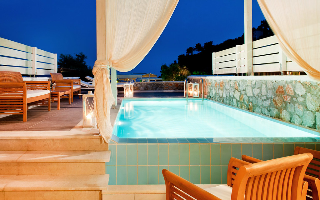 The Private Pool of the Deluxe Suites