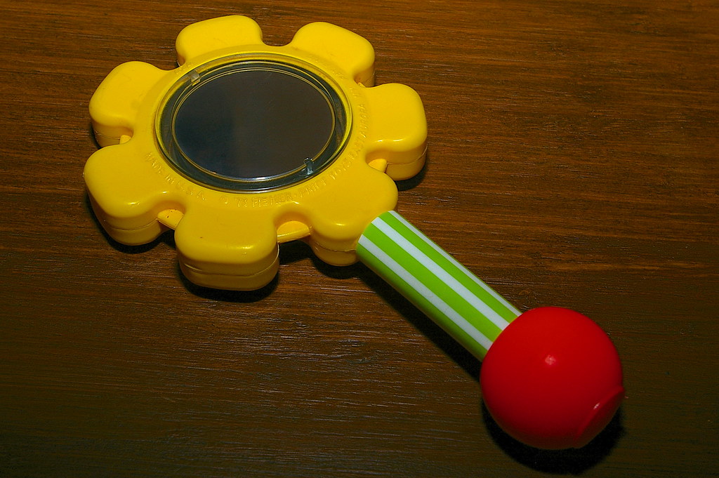 Fisher-Price 424 Flower Rattle with Mirror Baby Toy ©1973 - 4
