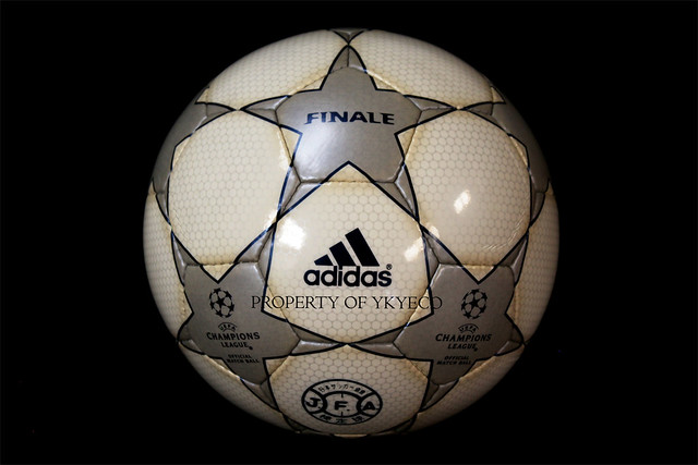UEFA CHAMPIONS LEAGUE FINALE 1 2000-01, J-LEAGUE ADIDAS MATCH BALL 01