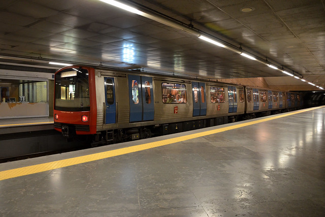 Lisbon Metro M-246