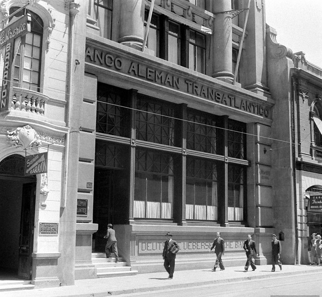 todo aquel que entre al Banco Aleman será fotografiado 1941
