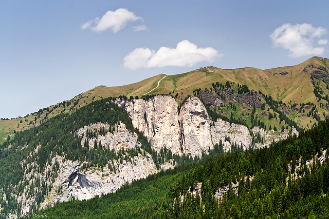 La parete calcarea detta Maerins dalla Val Monzoni