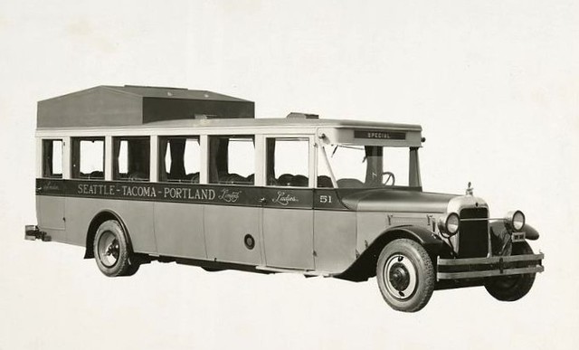 1925 Yellow Coach, model Y, No. 51