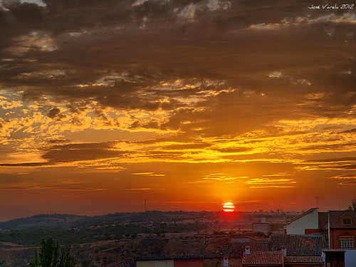Tras los tejados by José Varela, E-3 + 12-60SWD - HDR (5 tomas) a 60mm (120mm), f/8.0 y 1/1000s, 1/500s, 1/250s, 1/125s y 1/60s, ISO 