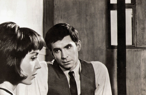 Elsa Martinelli and Anthony Perkins in Le procès (1962)
