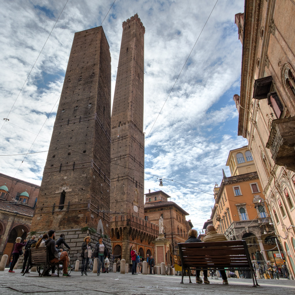 Le due Torri: Garisenda e degli Asinelli | The Two Towers of… | Flickr