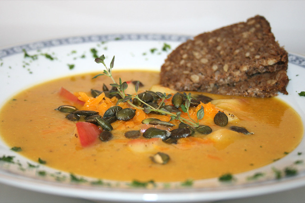43 - Kürbis-Möhren-Suppe mit Cheddar, Bratapfel &amp; Kürbiske… | Flickr