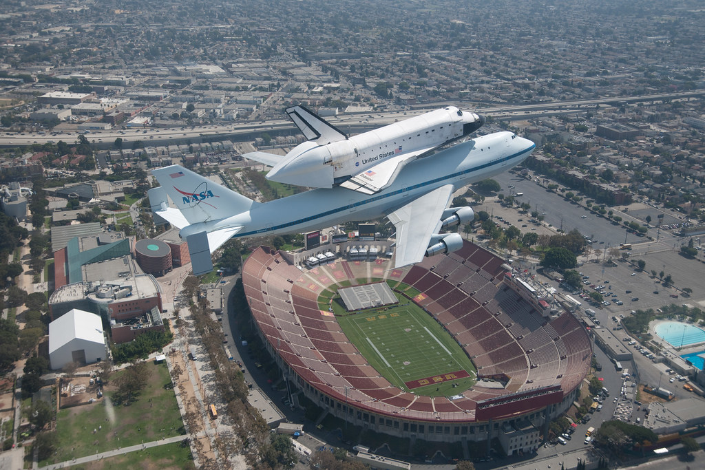 Endeavour over the Los Angeles Area (ED12-0317-026)