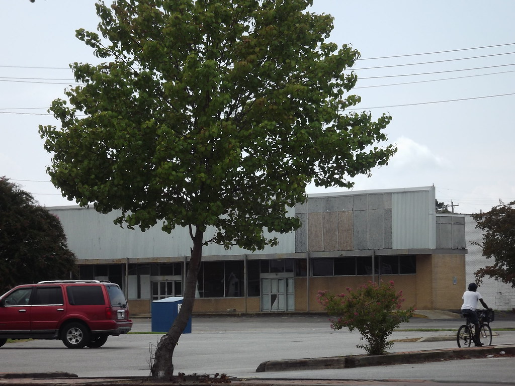 Mcmor DSCF3618 | Former Colonial/Big Star supermarket, 401 S McMor… | Flickr