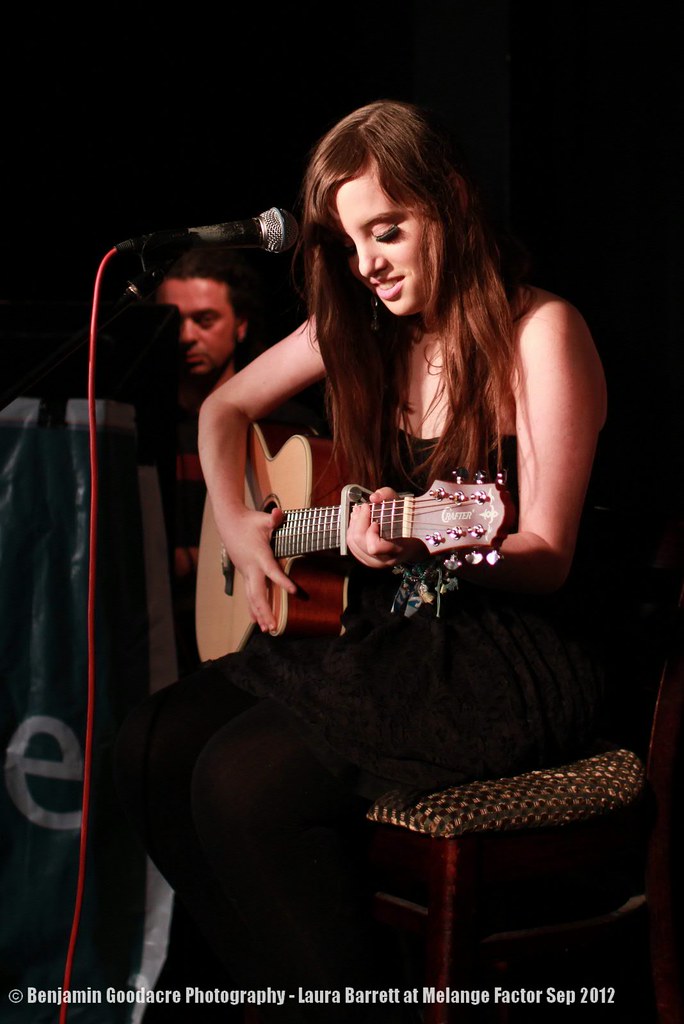Laura Barrett at Melange Factor | Laura Barrett sings at the… | Flickr
