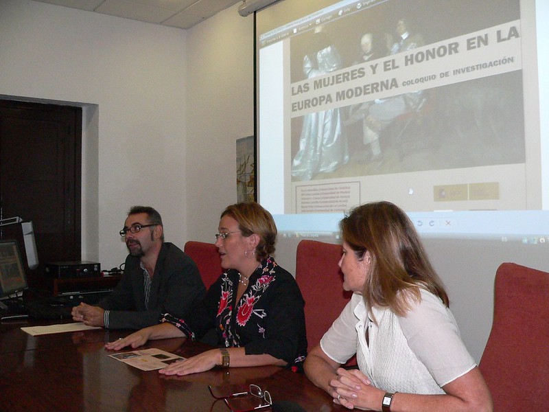 Manuel José de Lara, Yolanda Pelayo y Mª Luisa Candau durante la presentación del Coloquio Las mujeres y el Honor en la Europa Moderna