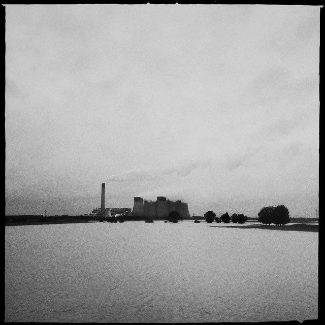 There's something strange about seeing flooding near a power plant. #ukrain