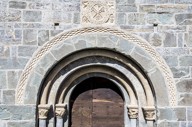 Iglesia de L'Assumpció de Cóll, Vall de Boí, portada
