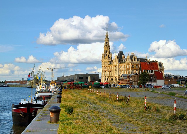 Antwerp : Walking along the quays