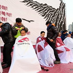 In January 2013, the Korean government dismissed 137 workers for being activist members of the Korean Government Employees' Union. Among those dismissed were the KGEU General Secretary and President. Kim Jungnam, President of the Korean Government Employees&rsquo; Union, launched a hunger strike on 15 January in the streets of Seoul outside the offices of the Presidential transition committee and has vowed to continue his hunger strike until the issues facing his union are resolved.