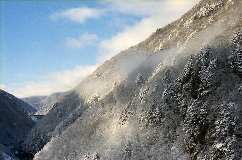 trees winter snow mountains film japan clouds 50mm 日本 nagano 長野 rokkor kodakportra400 minoltasrt102