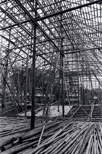 Building traditional bamboo Chinese opera house
