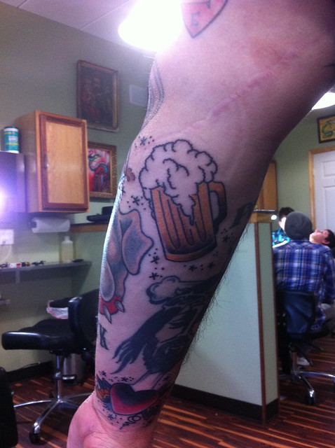 traditional tattoo of a beer tankard 12553133 Vector Art at Vecteezy