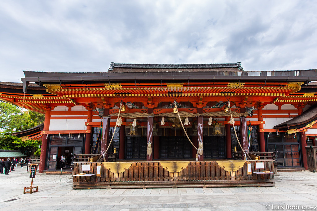 Salón principal o Honden del santuario Yasaka.