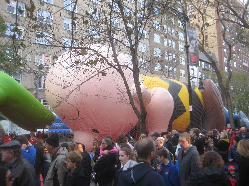 Peanuts Charlie Brown Macy's Thanksgiving Eve Parade - Balloon Blowup 5068