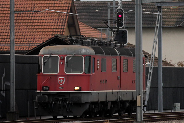 SBB Prototyp Lokomotive Re 6/6 11602 mit dem Wappen der Gemeinde Morges mit geteiltem Lokkasten am Bahnhof Ostermundigen bei Bern in der Schweiz